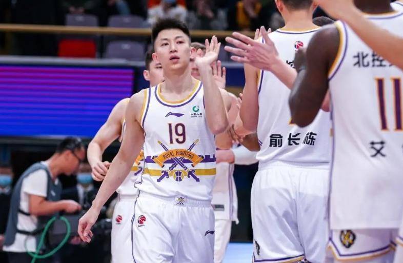 两点原因！36岁CBA老将退役，帮广东队拿5冠，新教练对后(cba元老)