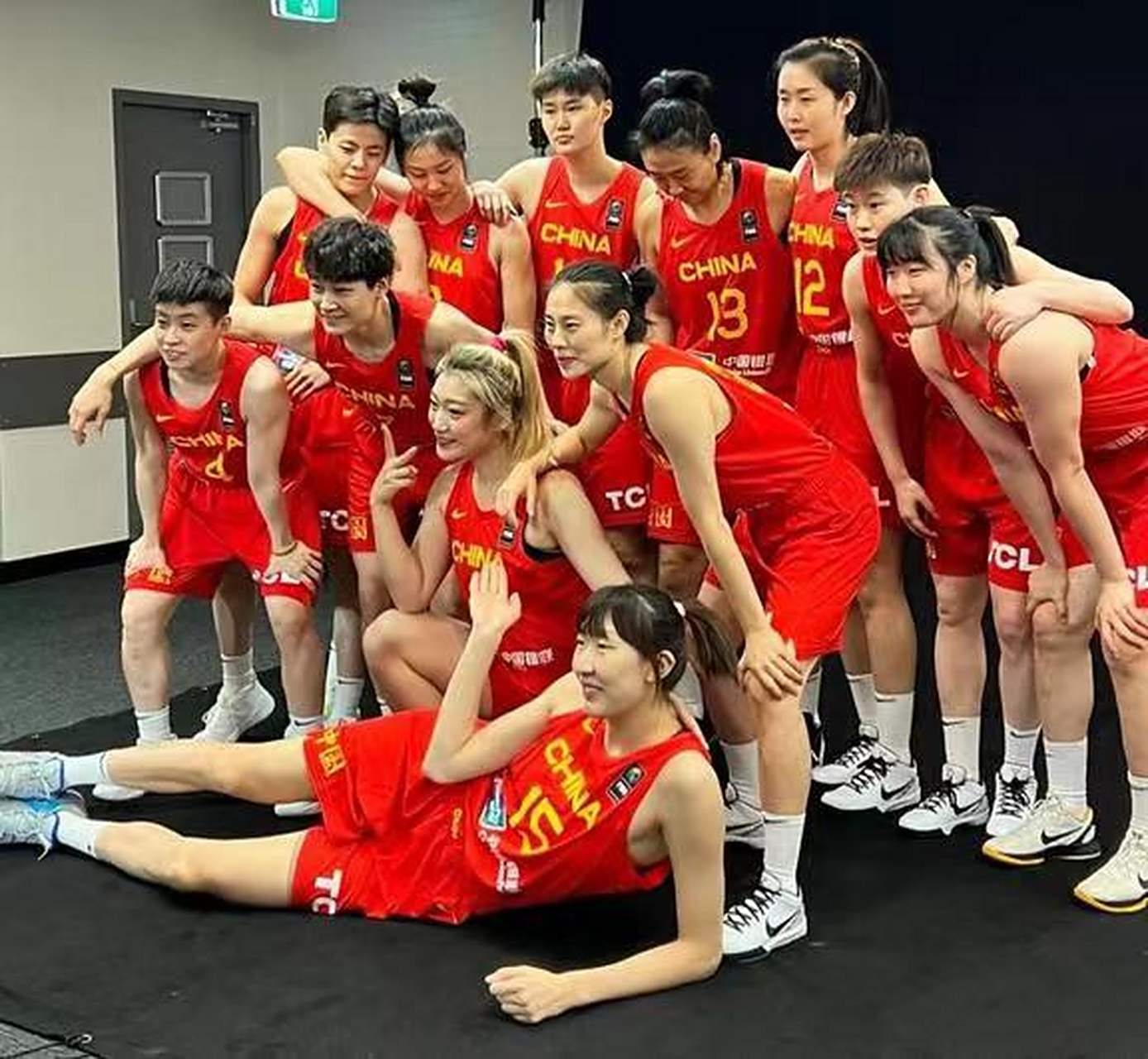 亚洲杯：澳大利亚女篮险胜日本首次夺冠日本连两届亚军中国季军的简单介绍