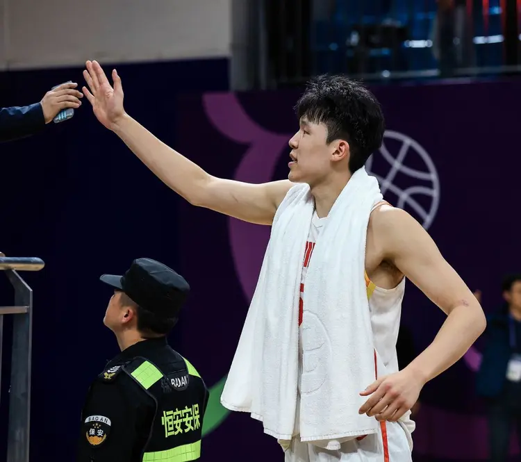 杨瀚森本赛季个人集锦上篇：场均28封盖领跑CBA