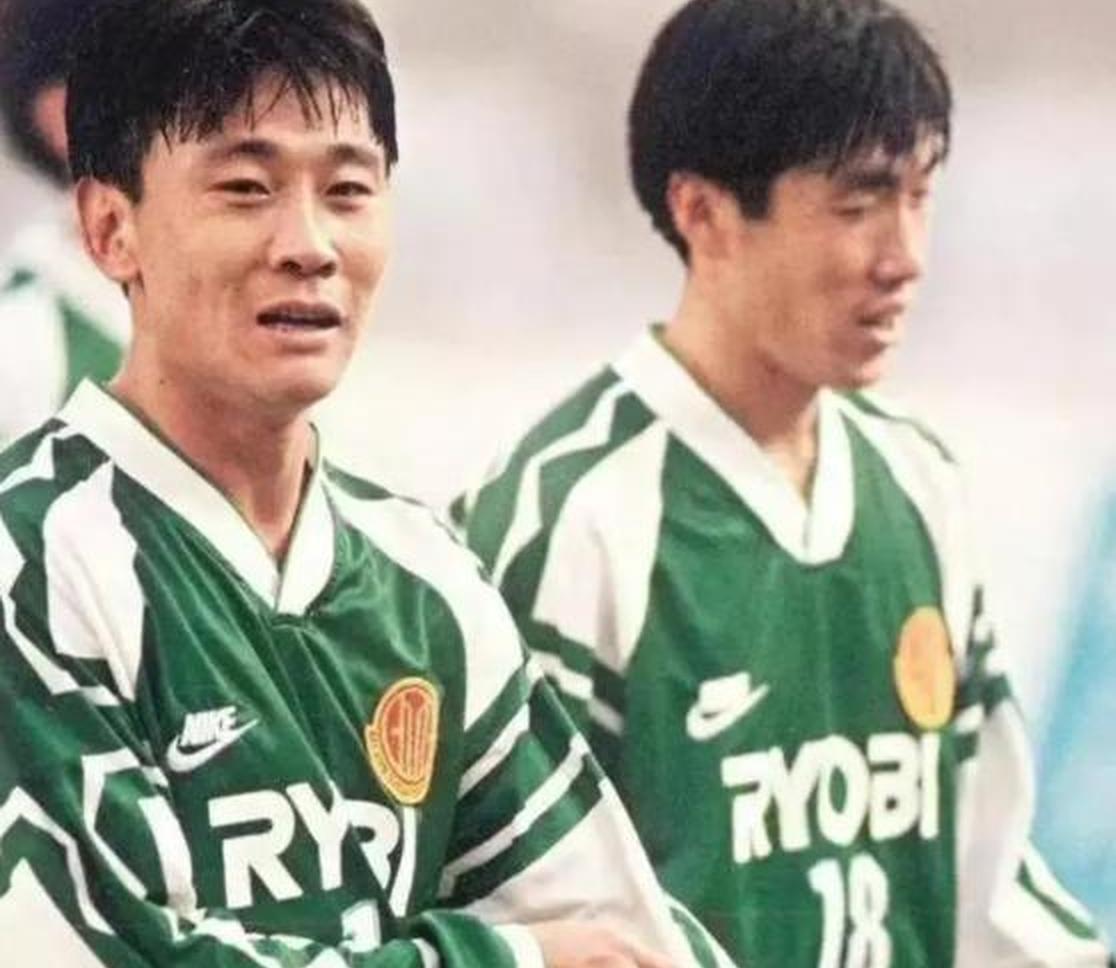 包含那个让那英“未婚生子”的前国脚高峰，20年后现在过得怎么样？的词条